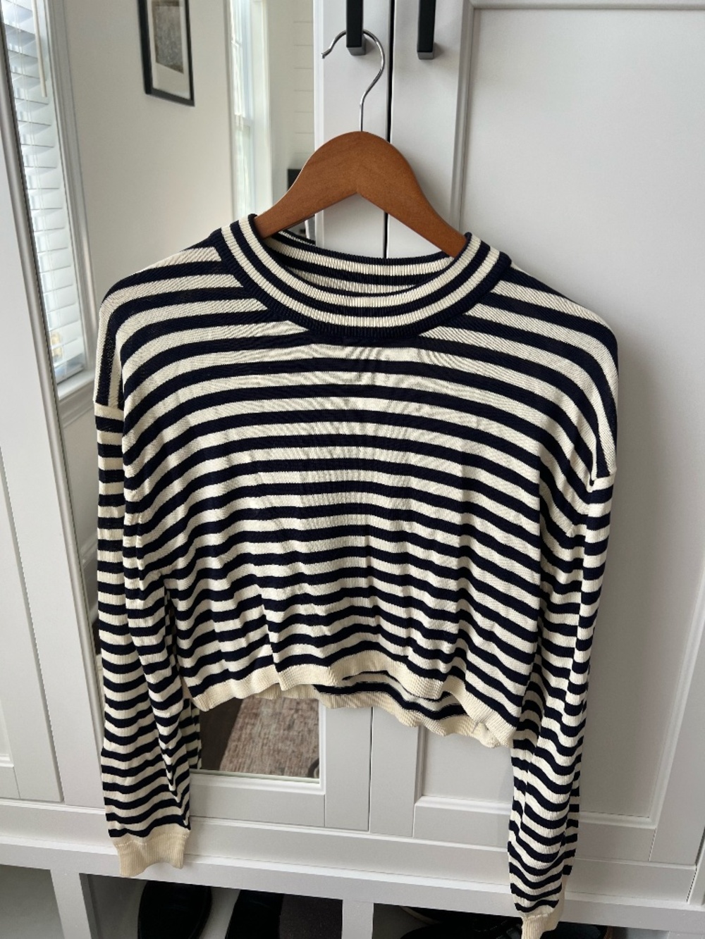 ZARA Black & Off-White Striped Cropped Fine Knit Sweater Large